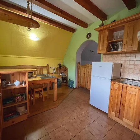 Zakatek Na Skraju Lasu